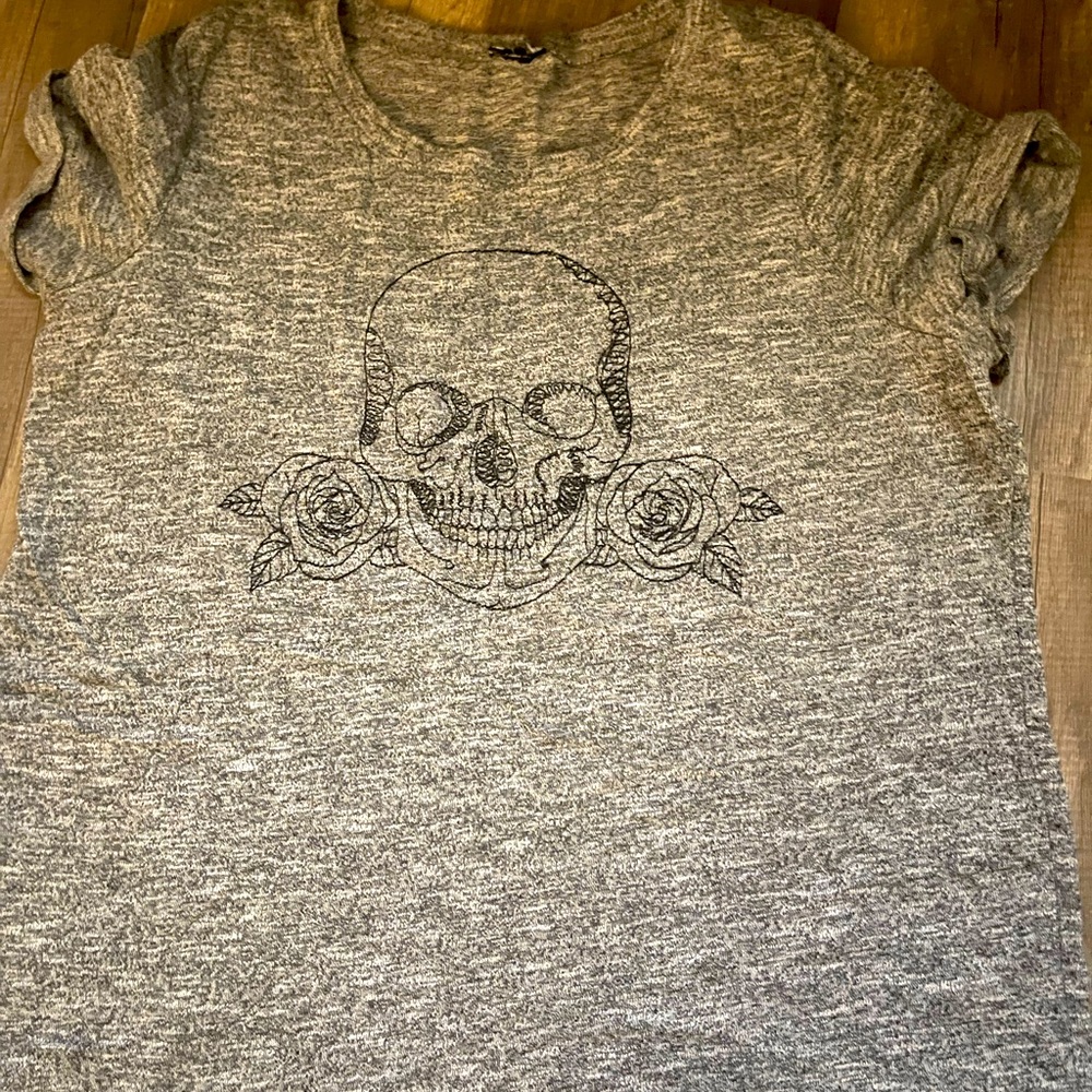 Torrid skull top size 1